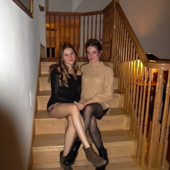 Meet your Posher, Brielle and Lauren - Picture 3 of 4